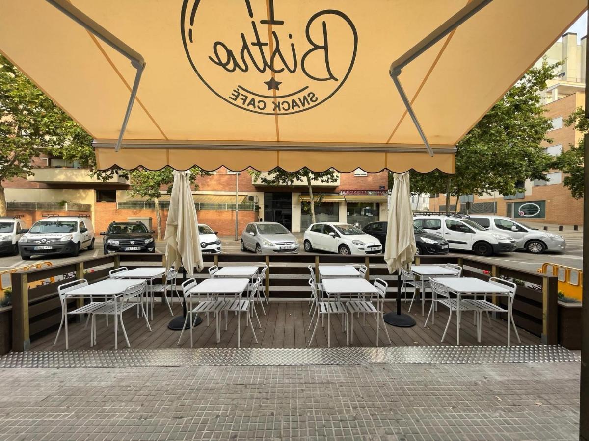 Hostal Restaurante Avenida De Madrid Terrassa Exterior foto