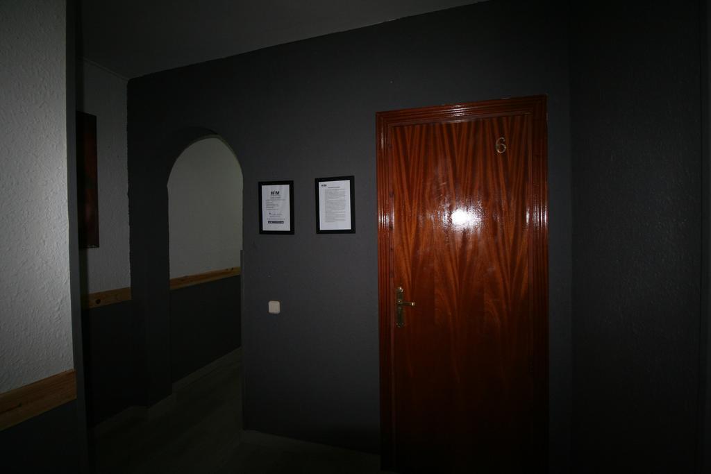 Hostal Restaurante Avenida De Madrid Terrassa Exterior foto